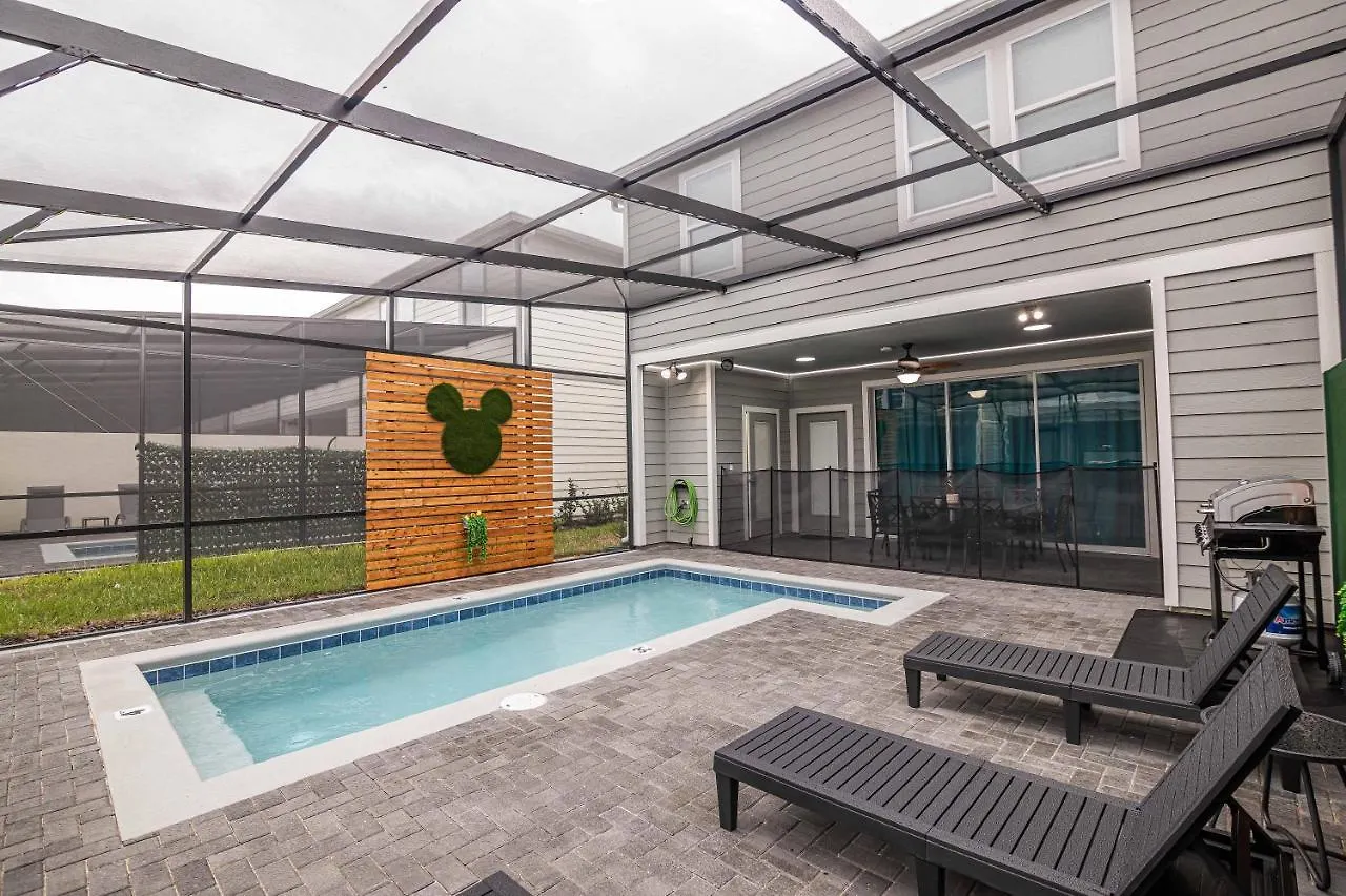 Incredible Thematic House With Pool And Game Room Davenport 0*,  United States