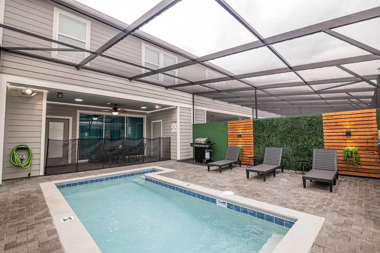 Incredible Thematic House With Pool And Game Room Davenport 0*,  United States