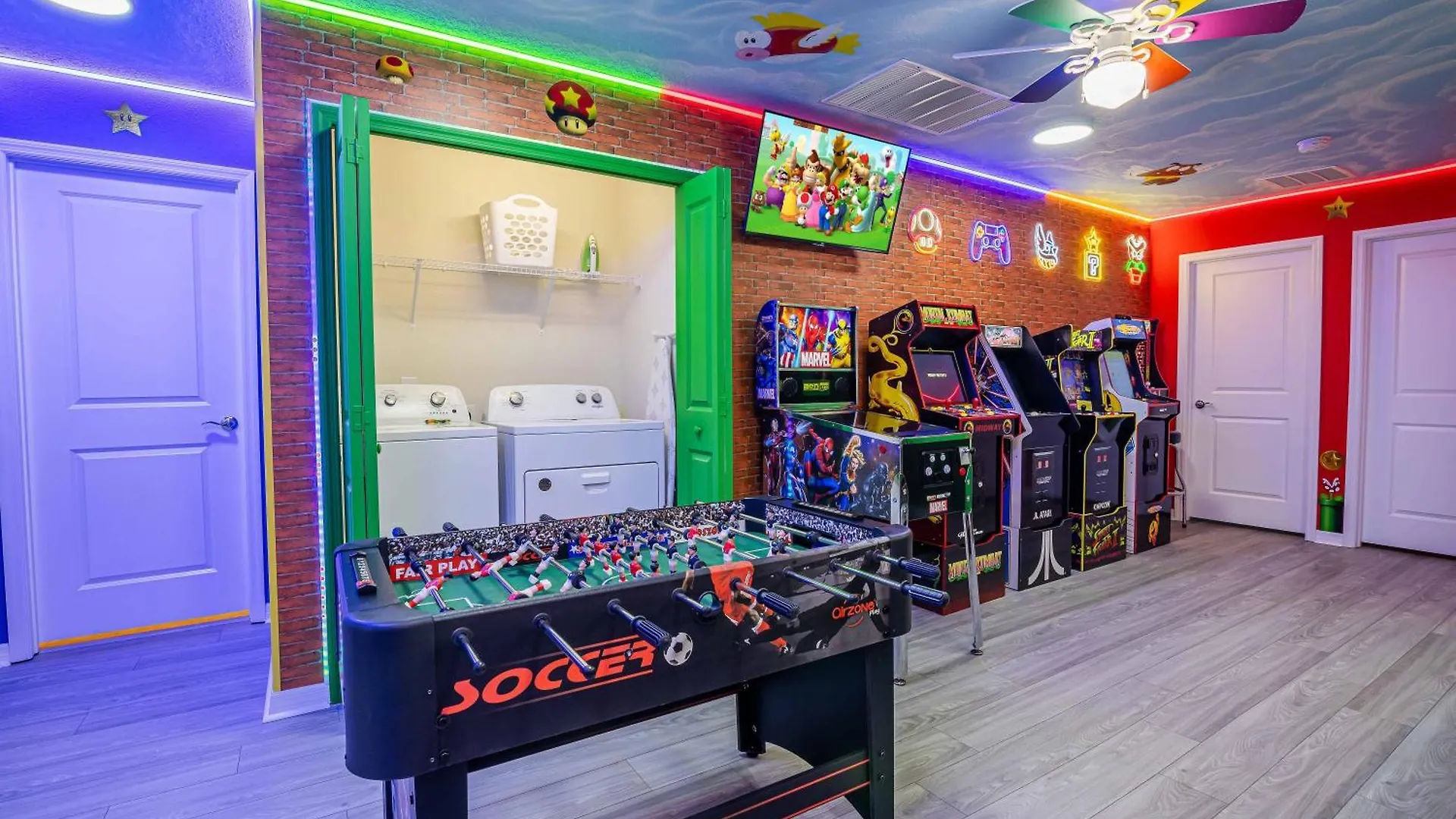 Incredible Thematic House With Pool And Game Room Davenport Holiday home